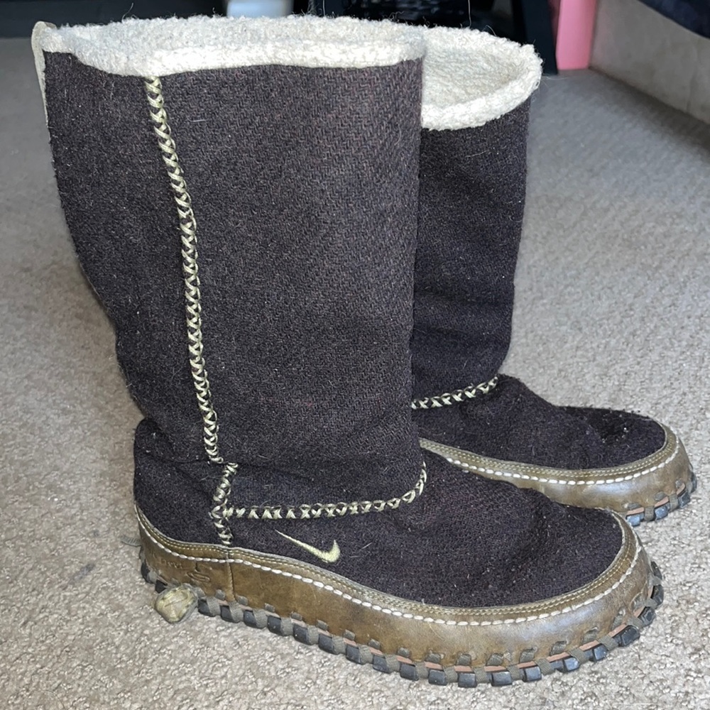 Women’s wool Nike boots size 9